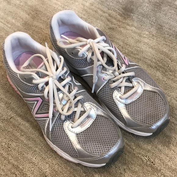 new balance women's 665 komen edition walking shoe